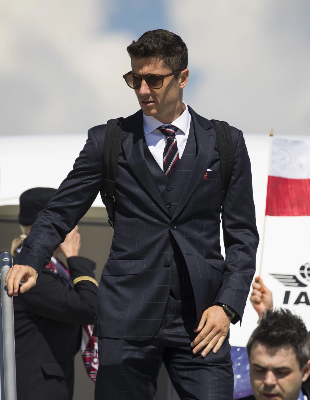 包含波兰队领先惊险胜利，莱万拿着射门比武冠军的词条