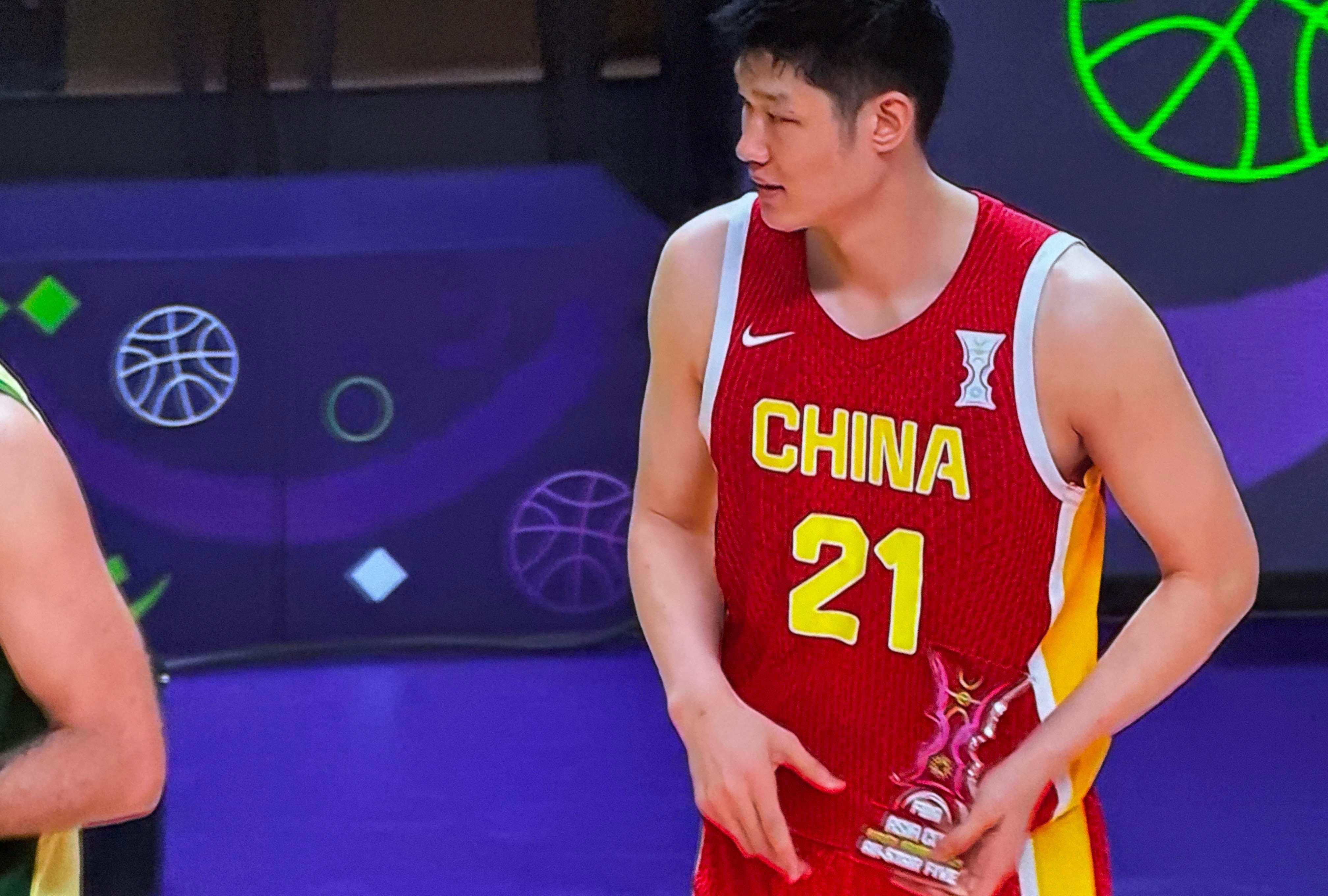 CBA选手发挥出色，荣膺最佳MVP的简单介绍