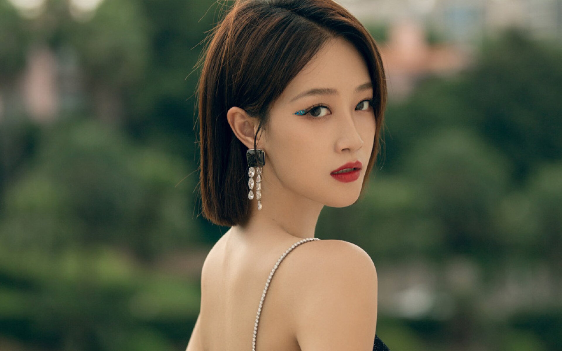 奥运周期关键战，团队篮球的胜利，老鹰队如何完胜深圳队？